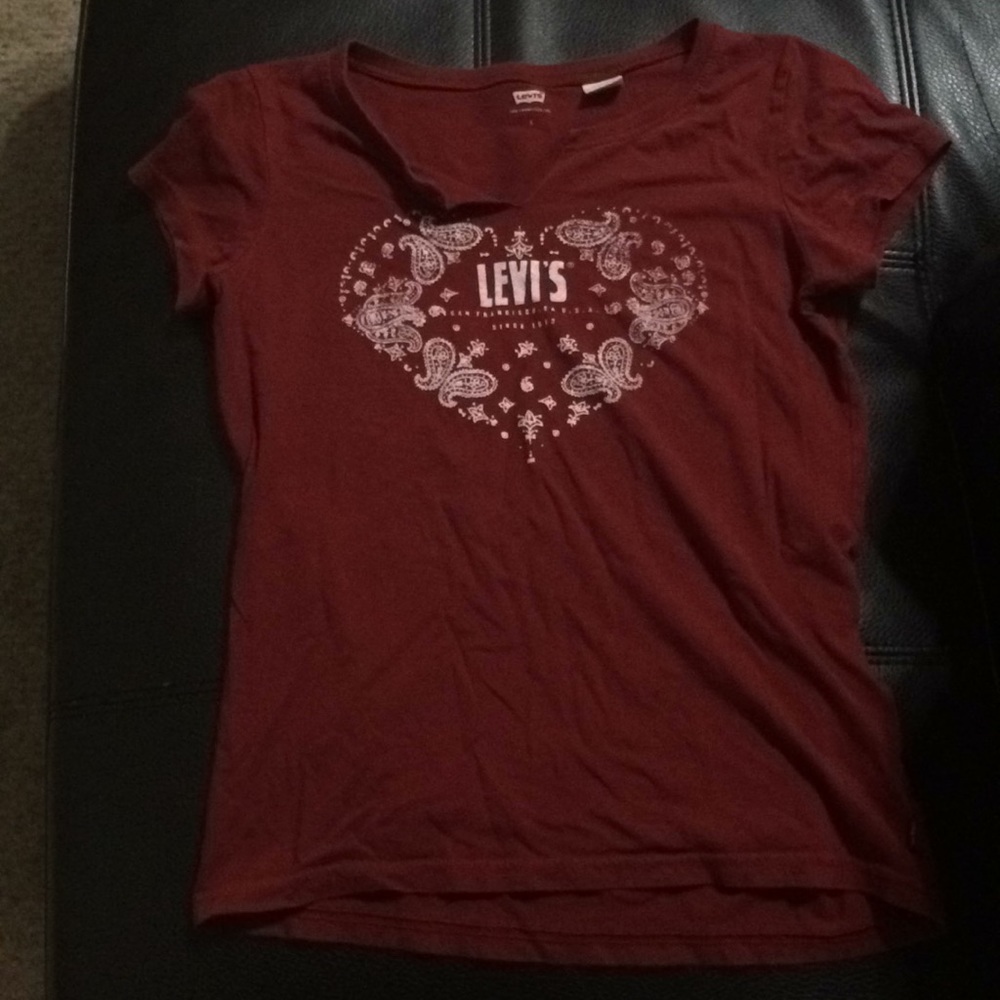 levi’s t shirt